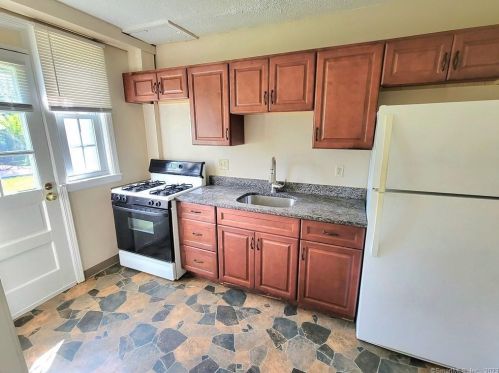 17 Garden Dr, Manchester, CT 06040-5960