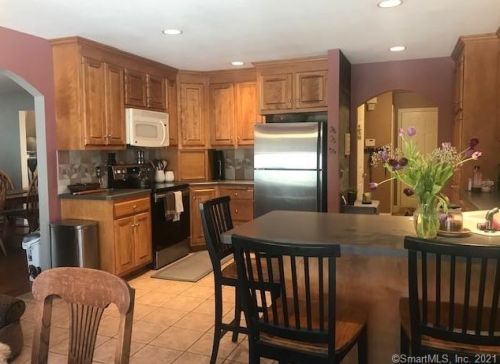 115 Edgewood Rd, Niantic CT  06357-1615 exterior
