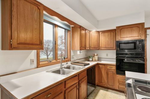 2375 Chickasaw Dr, London OH  43140-9014 exterior