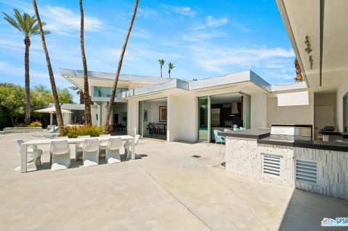 1189 Tamarisk Rd, Palm Springs CA  92262-5830 exterior