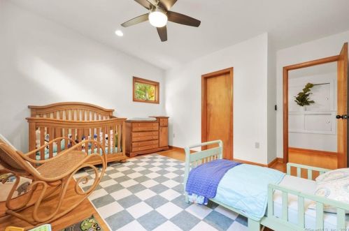 38 Hemlock Trl, Bridgeport CT  06611-3343 exterior