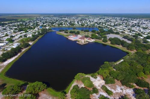 925 Hawthorn Cir, Sebastian FL  32976-7500 exterior