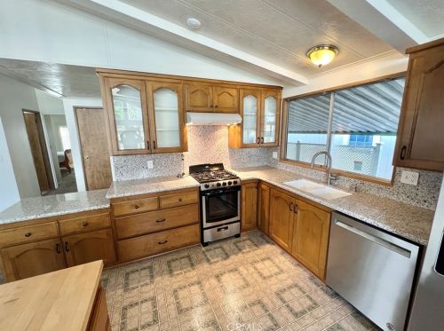 6252 Sea Breeze Dr, Long Beach, CA 90803-2325