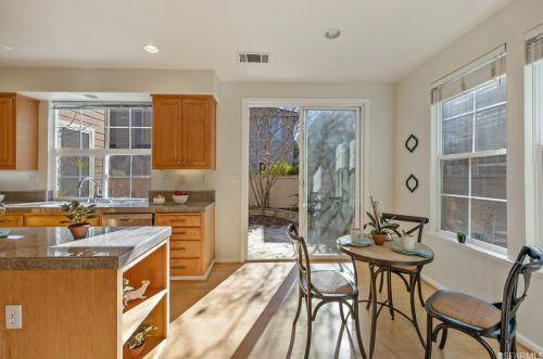 600 Landmark Ln, Redwood City CA  94065-2888 exterior