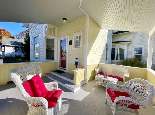454 7th Ave, Sturgeon Bay, WI 54235-2122