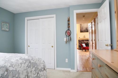 853 Boston Neck Rd, South Kingstown RI  02882-2904 exterior