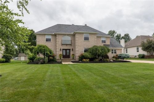 9390 Andrew Dr, Twinsburg, OH 44087-2709