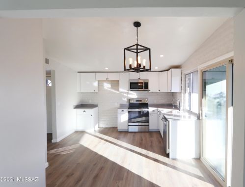 8524 Mary Dr, Tucson, AZ 85730-2014