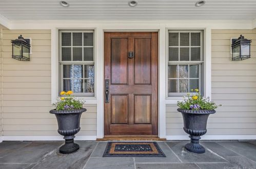 89 Comstock Hill Rd, New Canaan, CT 06840-5219
