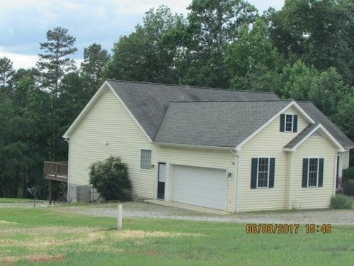 356 Occoneechee Ln, Clarksville, VA 23927-2318