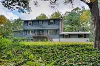 39 Whitlockville Rd, Katonah, NY 10536-1108