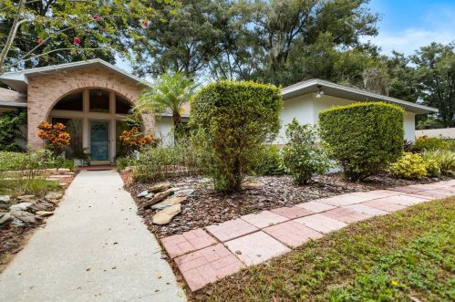 11825 Orange Ct, Dade City, FL 33525-8447