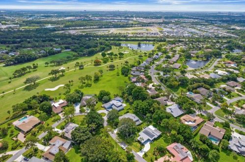 6443 Eastpointe Pines St, West Palm Beach, FL 33418-6906