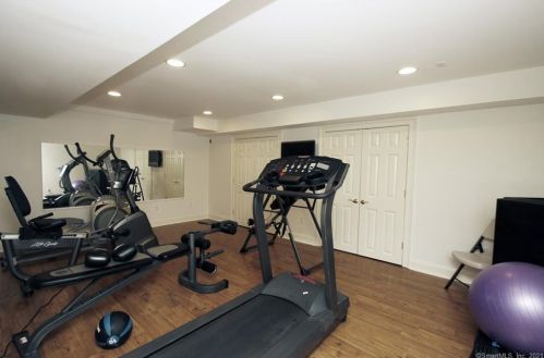 312 Ridgefield Rd, Wilton CT  06897-2329 exterior