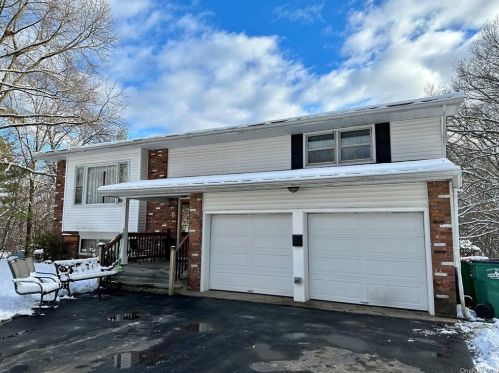 26 Pine Ridge Rd, Poughkeepsie, NY 12603-4519