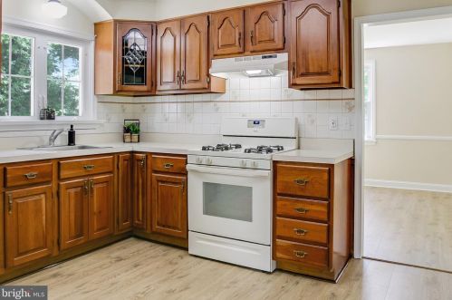 827 Woodsdale Rd, Wilmington DE  19809-2244 exterior