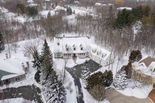 9741 Columbia Creek Ln, Thiensville, WI 53092-5658