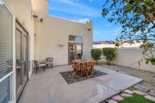 54450 Avenida Alvarado, La Quinta CA  92253-3690 exterior