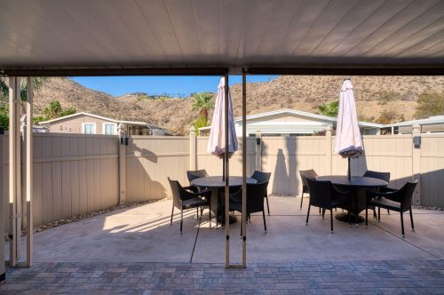 70 Santa Monica St, Palm Springs CA  92264-5257 exterior