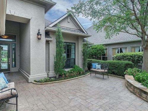 9209 Grandview Dr, Denton, TX 76207-6627