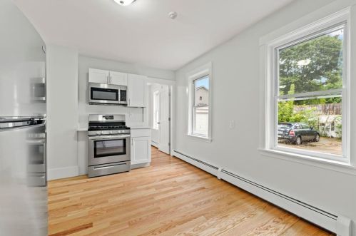 107 Tell St, Providence, RI 02909-1556