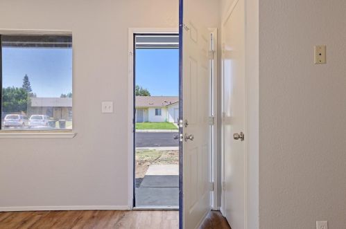 1675 Valmor Ct, Valley Home, CA 95361-3381