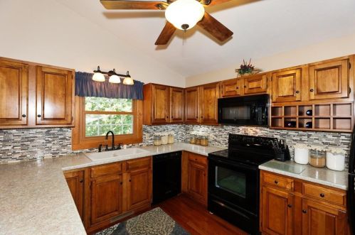 3908 Gale Cir, Waterford, WI 53185-4524