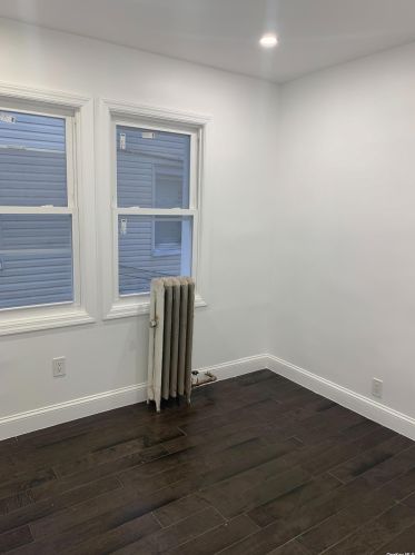 813 Meehan Ave, Far Rockaway NY  11691-5517 exterior