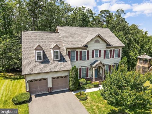 3309 Dondis Creek Dr, Triangle, VA 22172-2089