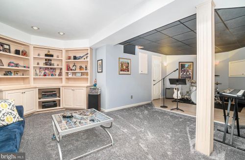 329 Mdw Dr, Navy Sup Dpt PA 17055-5187 exterior