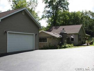 8052 Broadfield Rd, Manlius, NY 13104-8541