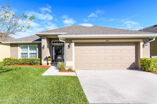582 Hollow Glen Dr, Titusville, FL 32780-3275