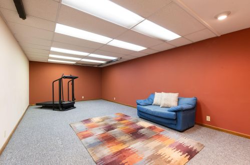 4144 Menomonee Riv Pkwy, Milwaukee WI 53222-1135 exterior