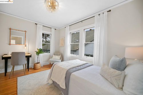 1230 Holman Rd, Oakland CA  94610-2541 exterior