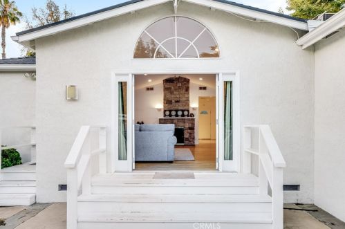 11814 Hesby St, North Hollywood CA  91607-3218 exterior