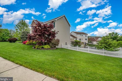 5495 Eagles Ridge Ln, West Enola, PA 17025-3325