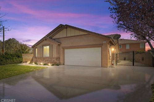 4550 Jewel Dr, Lancaster, CA 93536-4100