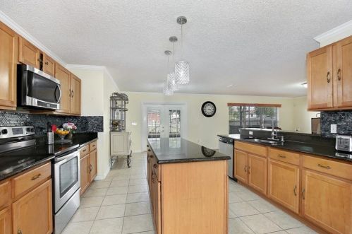825 Horseshoe Falls Dr, Orlando, FL 32828-6652