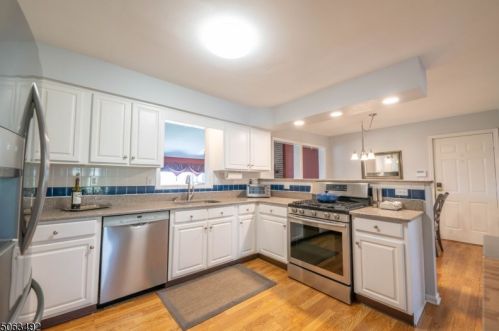 522 Brian Dean Dr, Glen Gardner, NJ 08826-3534