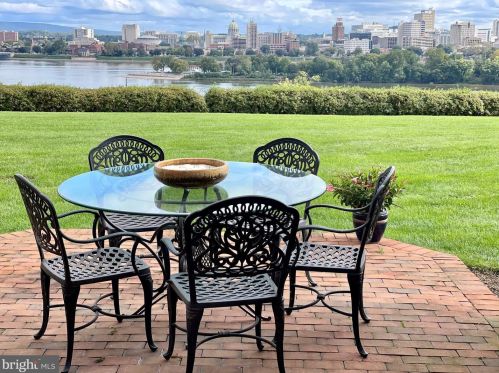 541 Bridgeview Dr, Lemoyne, PA 17043-1380