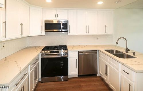 3224 Sunset Ln, Oxnard CA  93035-3942 exterior