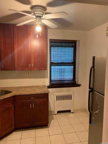 139-05 85th Dr, Jamaica, NY 11435-1009