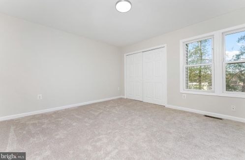 321 Roanoke Dr, Leesburg, VA 20175-4006