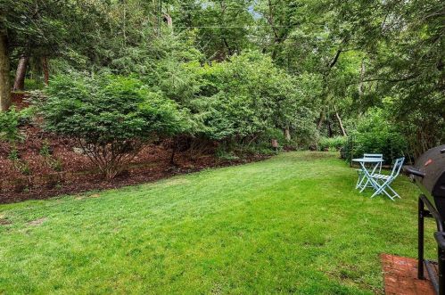 6735 Frst Gln Rd, Pittsburgh PA 15217-1825 exterior