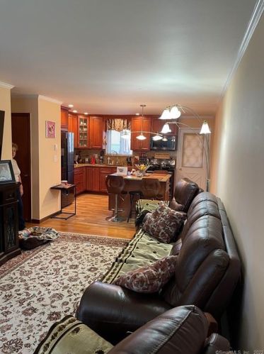 15 Columbus Pl, Stamford, CT 06907-1612