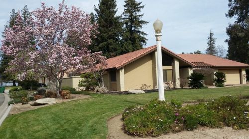 1661 Waverly Ln, Fresno, CA 93727-6129
