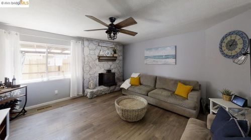 1654 Donner Way, Woodland CA  95695-5564 exterior