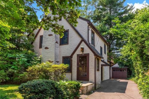 145 Lyons Rd, Scarsdale, NY 10583-6235