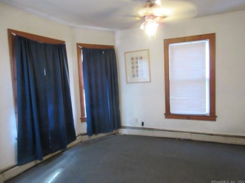 25 Washington Ter, Bridgeport, CT 06604-3417