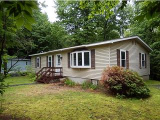 136 Williston Woods Rd, Saint George, VT 05495-9588